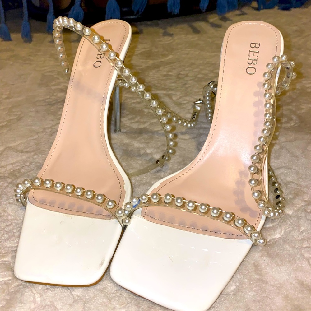 Cute white heels with pearls